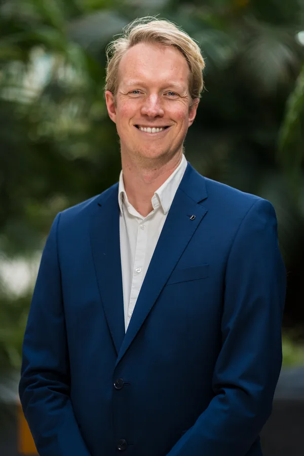 Dr. Wouter W. Woud